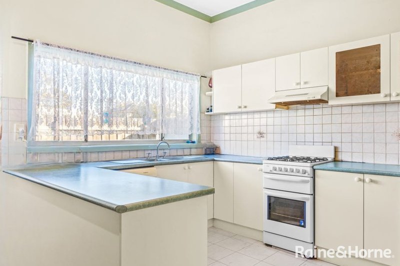 Photo - 19 Albert Crescent, St Albans VIC 3021 - Image 3