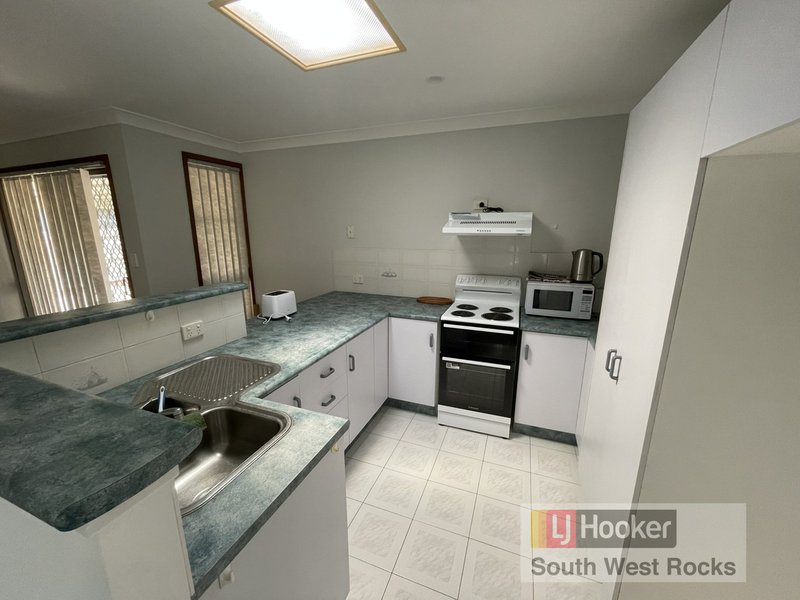 Photo - 1/9 Albert Harrower Crescent, South West Rocks NSW 2431 - Image 2