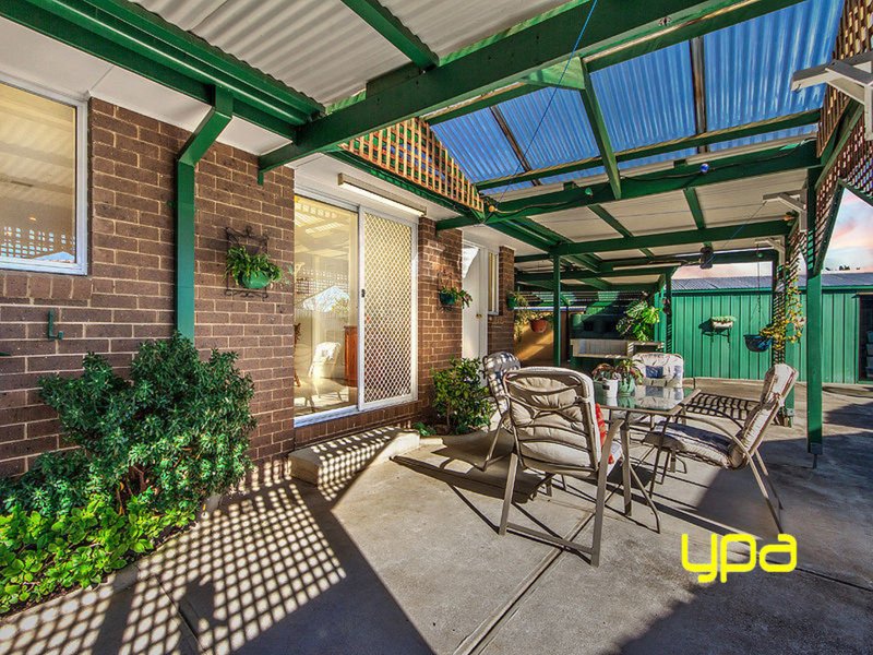 Photo - 19 Aldergate Crescent, Kings Park VIC 3021 - Image 9