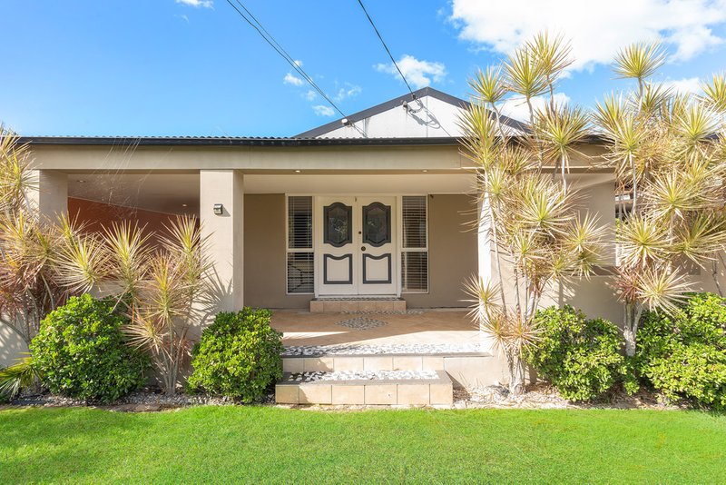 Photo - 19 Alec Avenue, Mermaid Waters QLD 4218 - Image 3