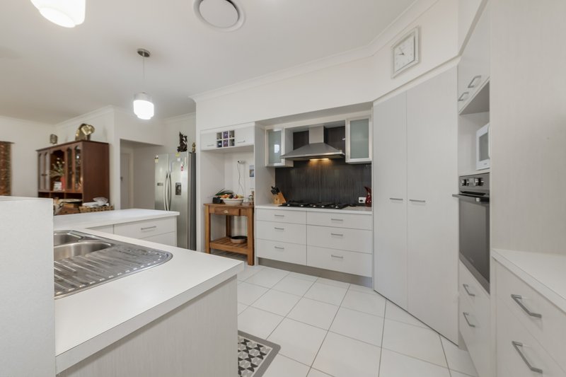 Photo - 19 Alexander Drive, Moore Park Beach QLD 4670 - Image 6