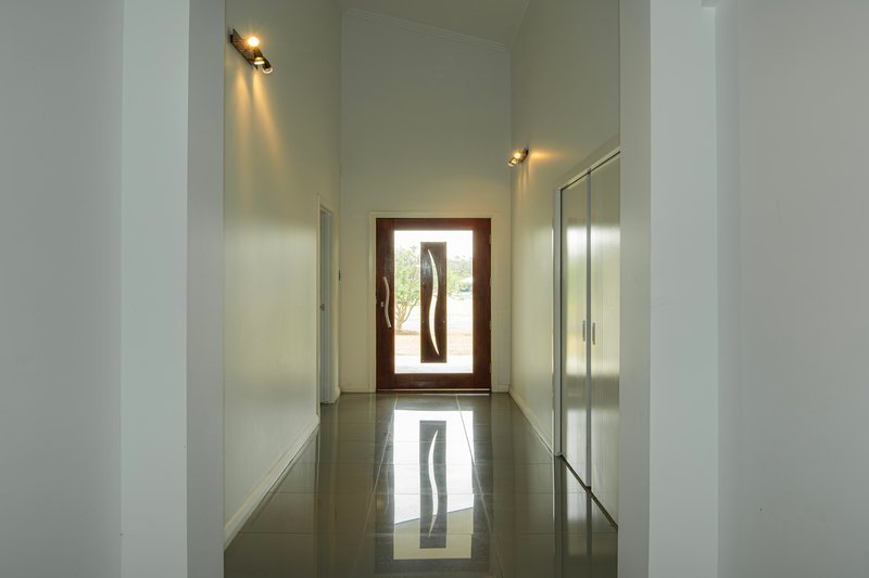 Photo - 19 Alexandra Avenue, Biloela QLD 4715 - Image 6