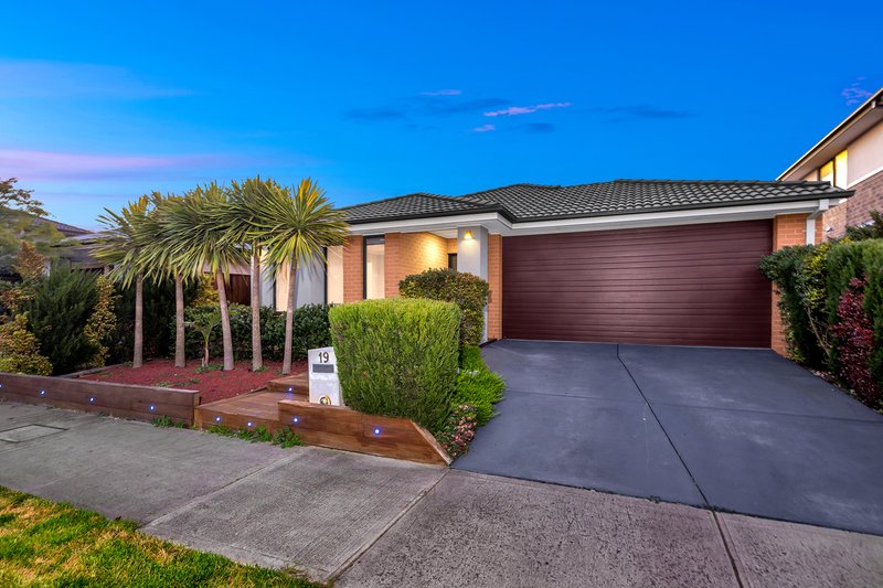 19 Allambi Court, Cranbourne North VIC 3977