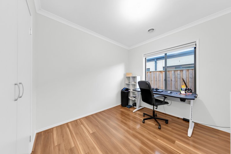 Photo - 19 Allambi Court, Cranbourne North VIC 3977 - Image 10