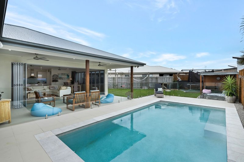 Photo - 19 Amber Drive, Caloundra West QLD 4551 - Image 16