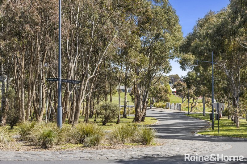 Photo - 19 Amber Rise, Kyneton VIC 3444 - Image 3