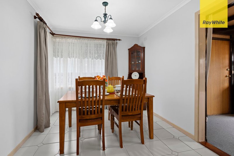 Photo - 19 Amelia Avenue, Deer Park VIC 3023 - Image 5