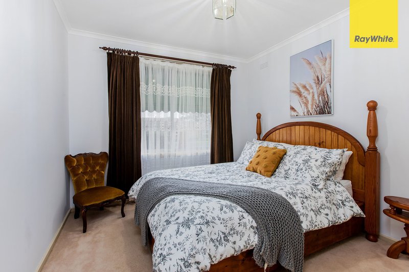 Photo - 19 Amelia Avenue, Deer Park VIC 3023 - Image 10