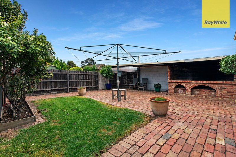 Photo - 19 Amelia Avenue, Deer Park VIC 3023 - Image 11