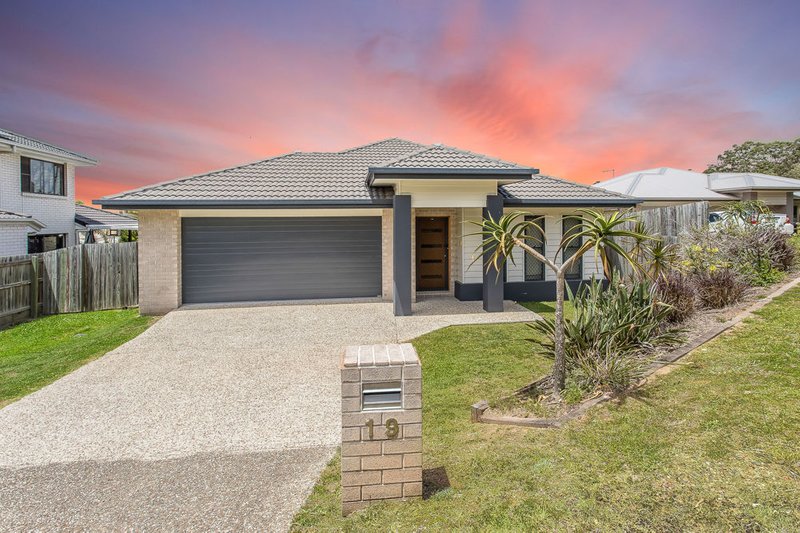 19 Applewood Court, Kallangur QLD 4503