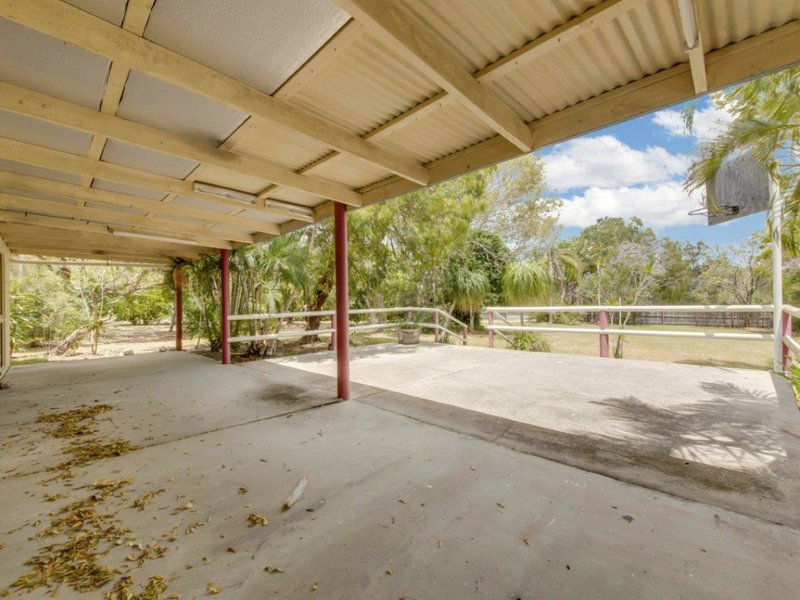 Photo - 19 Applin Place, Tannum Sands QLD 4680 - Image 3