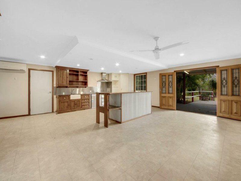 Photo - 19 Applin Place, Tannum Sands QLD 4680 - Image 4