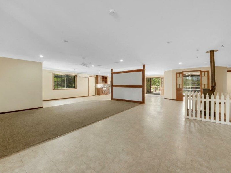 Photo - 19 Applin Place, Tannum Sands QLD 4680 - Image 6