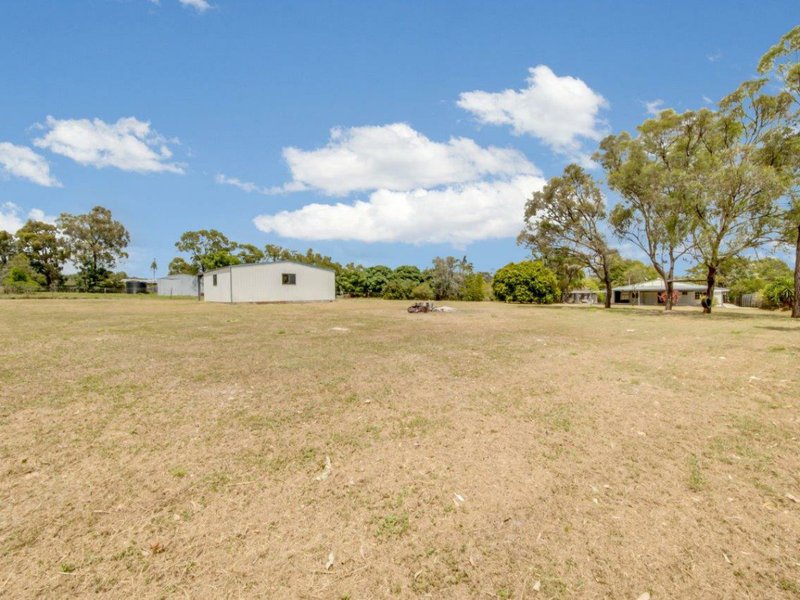 Photo - 19 Applin Place, Tannum Sands QLD 4680 - Image 17