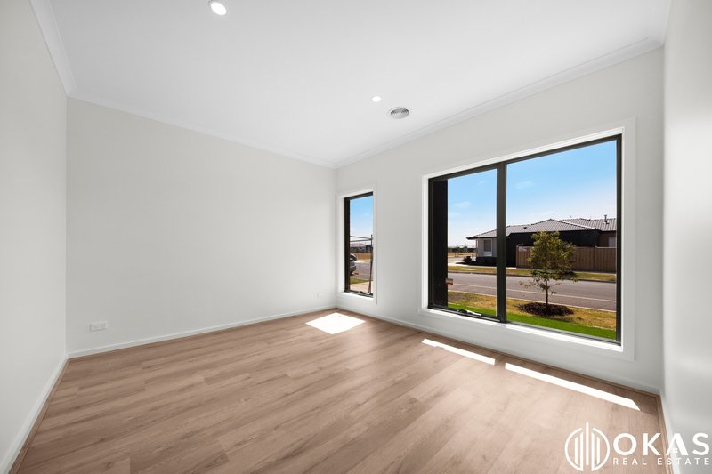 Photo - 19 Arnison Road, Tarneit VIC 3029 - Image 4