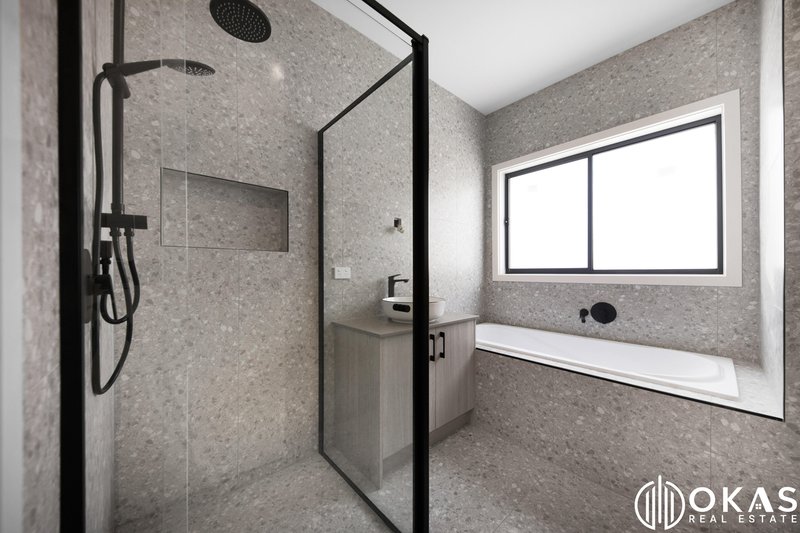 Photo - 19 Arnison Road, Tarneit VIC 3029 - Image 5