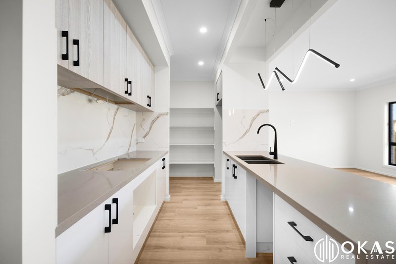 Photo - 19 Arnison Road, Tarneit VIC 3029 - Image 8