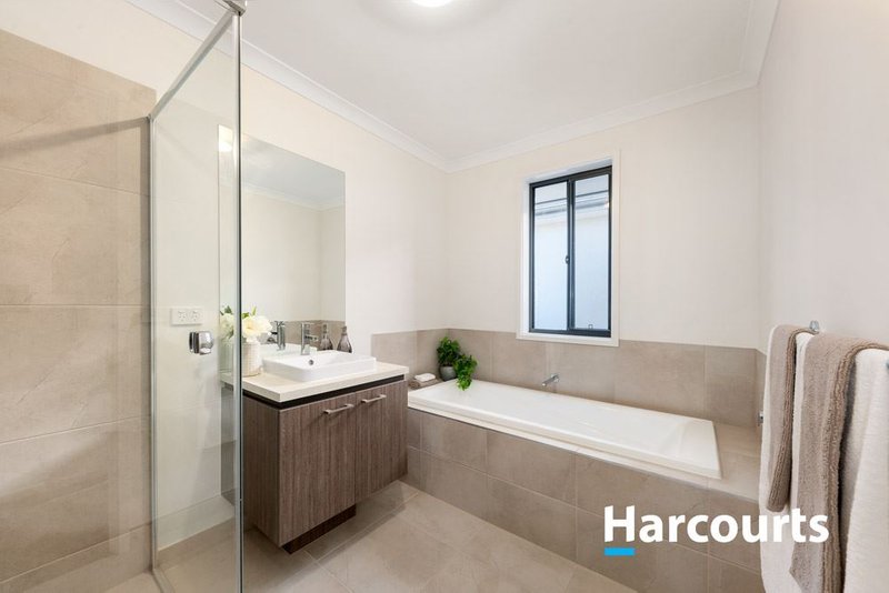 Photo - 19 Aspect Avenue, Wantirna South VIC 3152 - Image 6