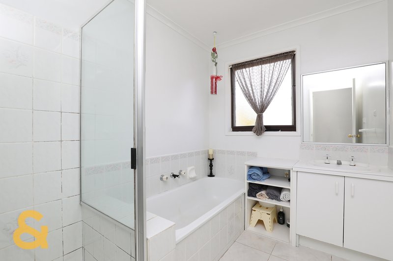 Photo - 19 Aster Close, Meadow Heights VIC 3048 - Image 7