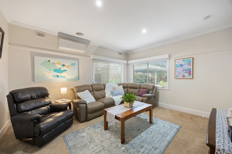 Photo - 19 Aubrey Grove, Boronia VIC 3155 - Image 2