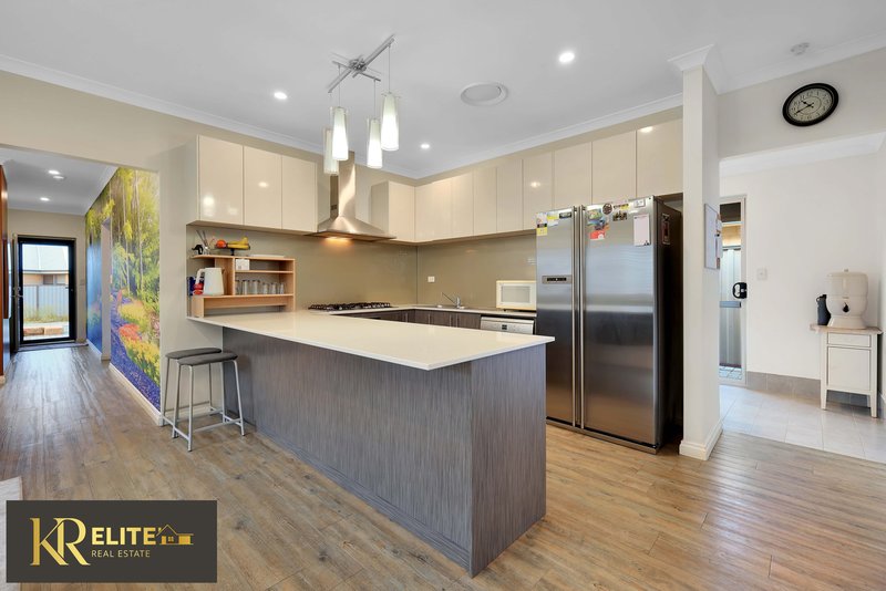Photo - 19 Babiana Link, Piara Waters WA 6112 - Image 19