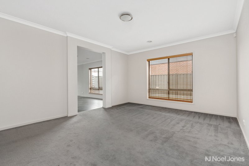 Photo - 19 Balcombe Drive, Manor Lakes VIC 3024 - Image 2