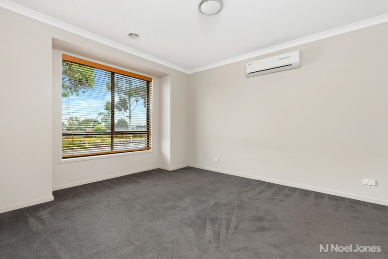 Photo - 19 Balcombe Drive, Manor Lakes VIC 3024 - Image 6