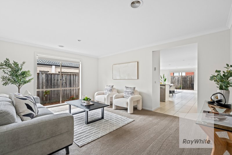 Photo - 19 Balerno Way, Mernda VIC 3754 - Image 3