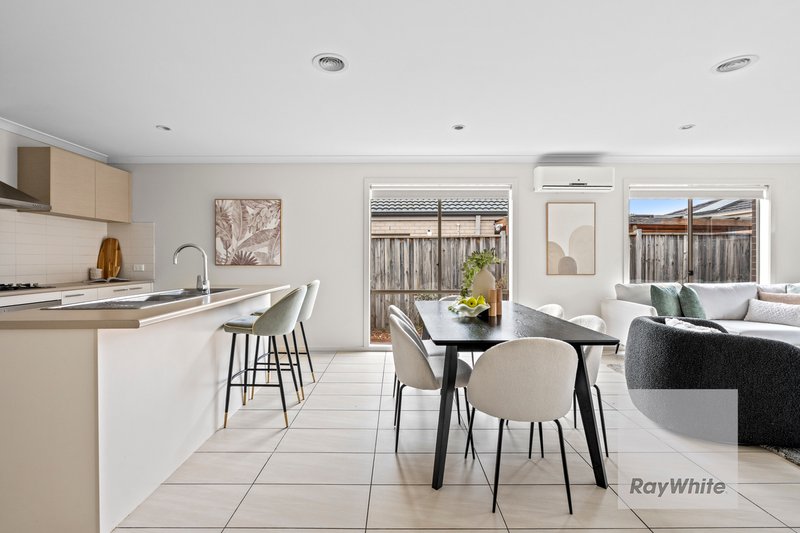 Photo - 19 Balerno Way, Mernda VIC 3754 - Image 5