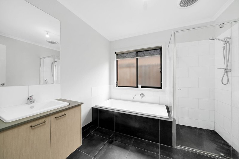Photo - 19 Ballantine Street, Tarneit VIC 3029 - Image 12