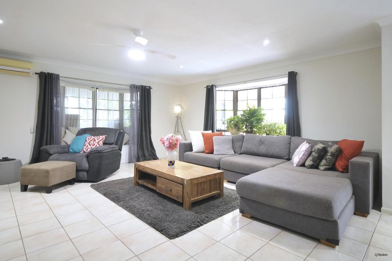 Photo - 19 Balsa Street, Elanora QLD 4221 - Image 9