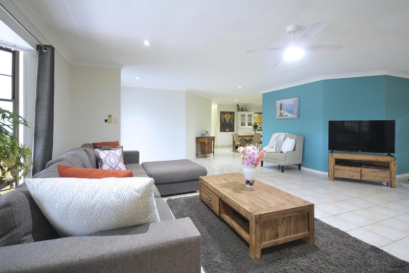 Photo - 19 Balsa Street, Elanora QLD 4221 - Image 10