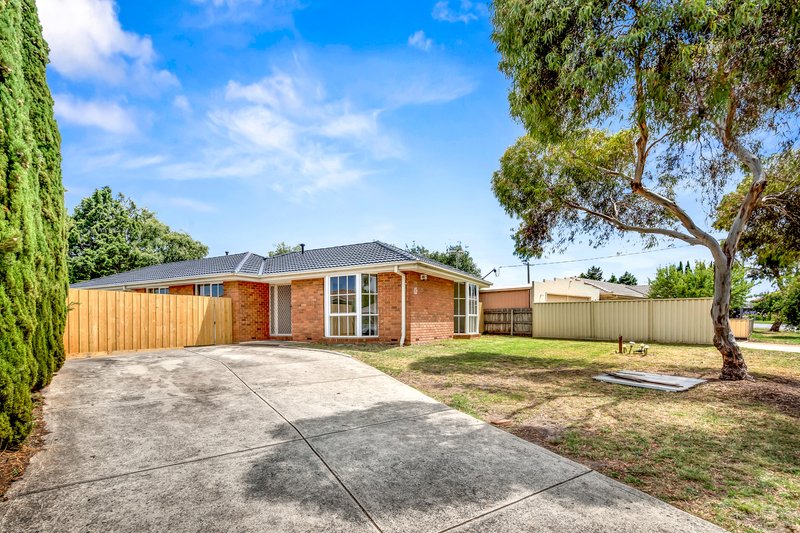 Photo - 19 Banbury Crescent, Craigieburn VIC 3064 - Image 2