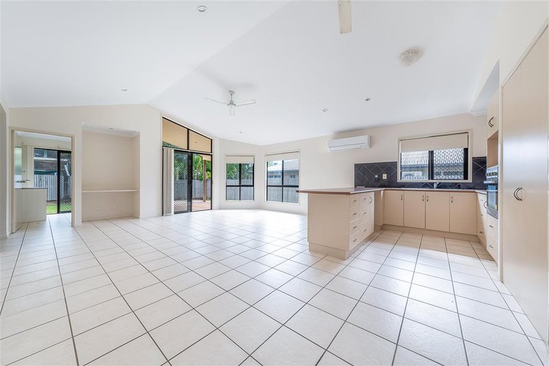 Photo - 19 Banksia Court, Cannonvale QLD 4802 - Image 5