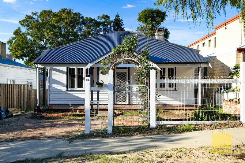 Photo - 19 Banksia Terrace, South Perth WA 6151 - Image 1