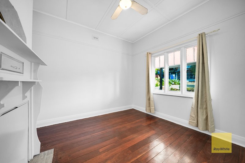 Photo - 19 Banksia Terrace, South Perth WA 6151 - Image 4