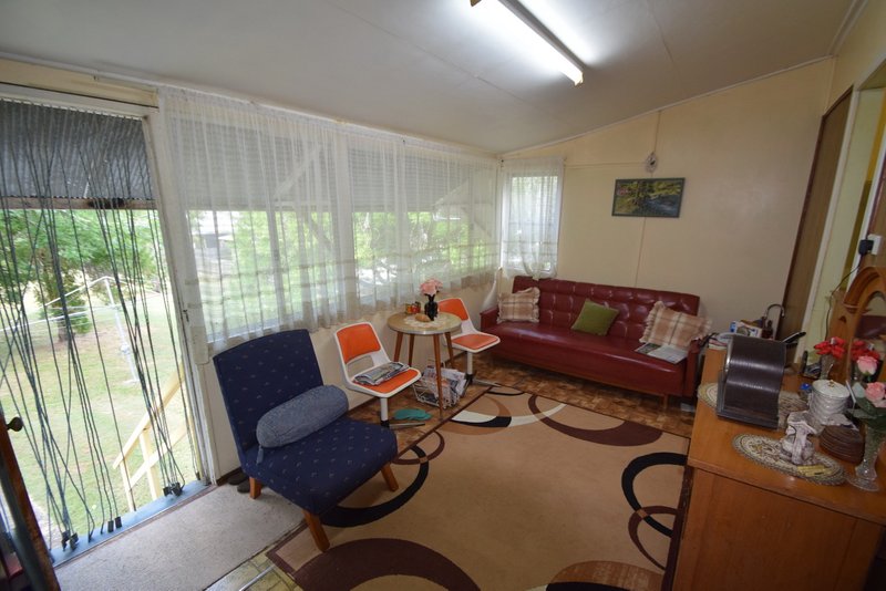 Photo - 19 Barbour Street, Esk QLD 4312 - Image 16