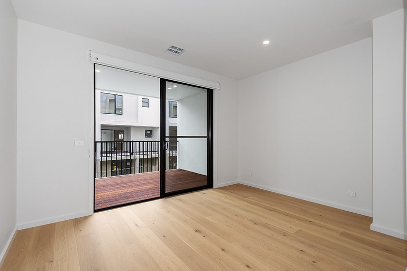 Photo - 19 Basque Walk, Cranbourne South VIC 3977 - Image 2