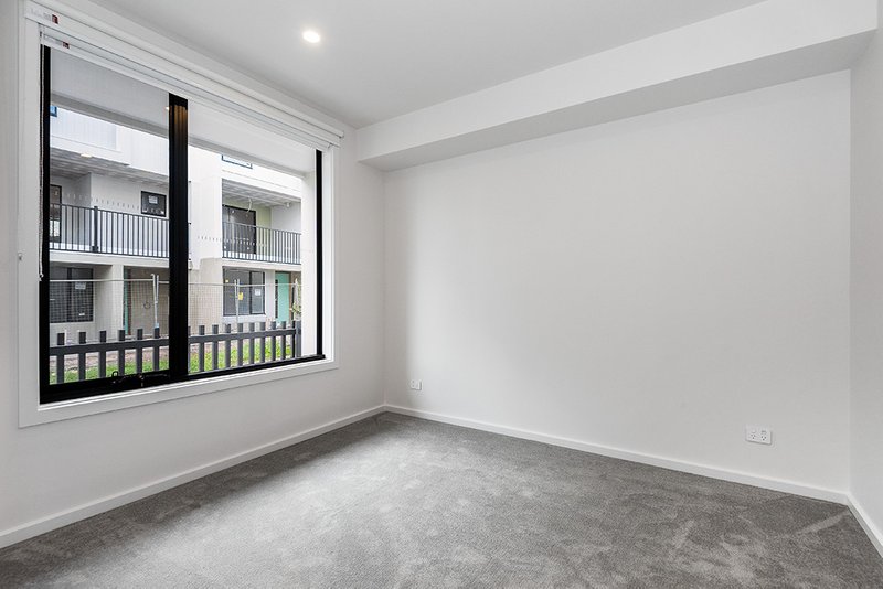 Photo - 19 Basque Walk, Cranbourne South VIC 3977 - Image 3