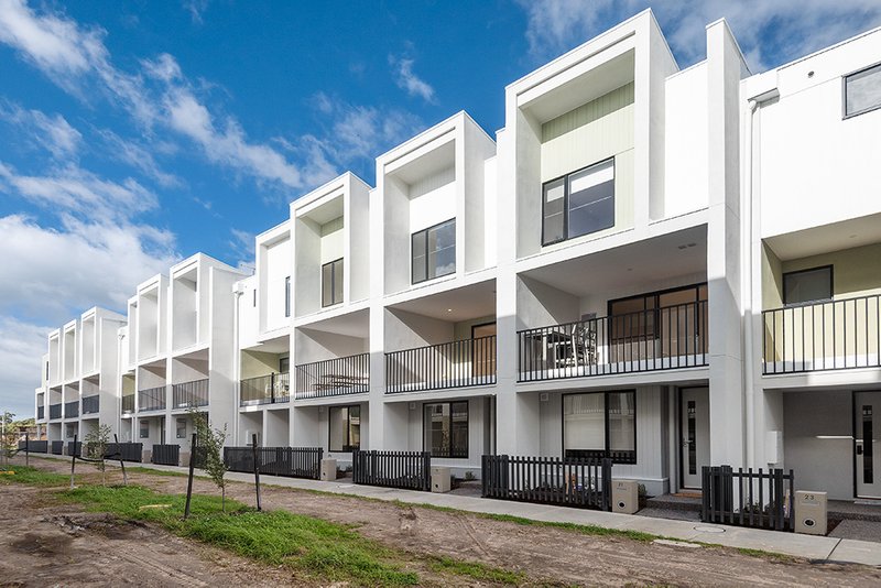 Photo - 19 Basque Walk, Cranbourne South VIC 3977 - Image 6