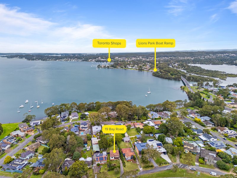 Photo - 19 Bay Road, Fennell Bay NSW 2283 - Image 2