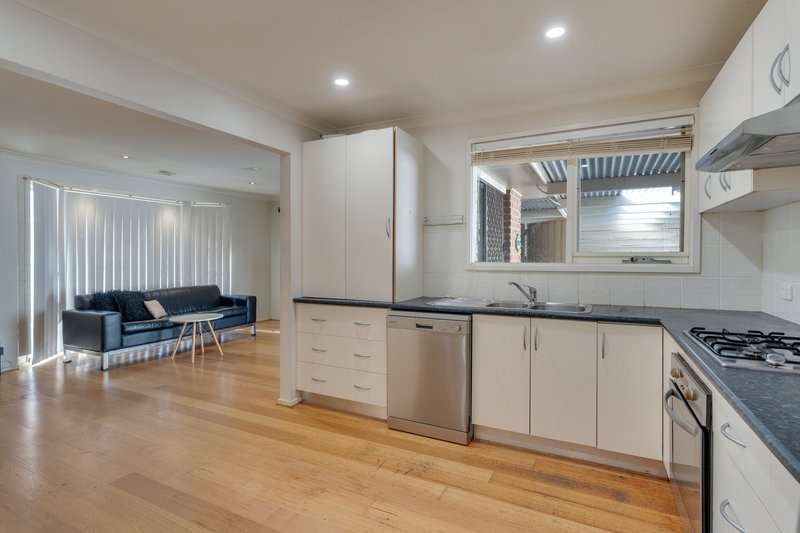 Photo - 19 Beacon Hills Crescent, Craigieburn VIC 3064 - Image 6