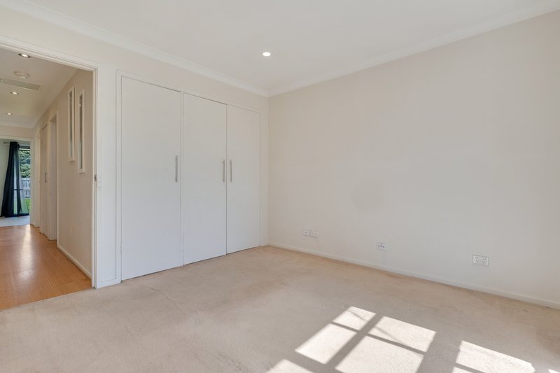 Photo - 19 Beacon Hills Crescent, Craigieburn VIC 3064 - Image 8