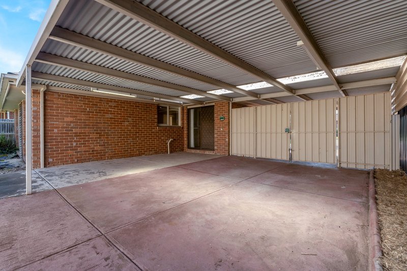 Photo - 19 Beacon Hills Crescent, Craigieburn VIC 3064 - Image 14