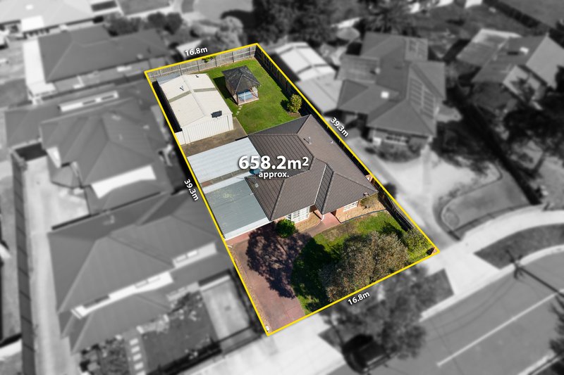 Photo - 19 Beacon Hills Crescent, Craigieburn VIC 3064 - Image 16
