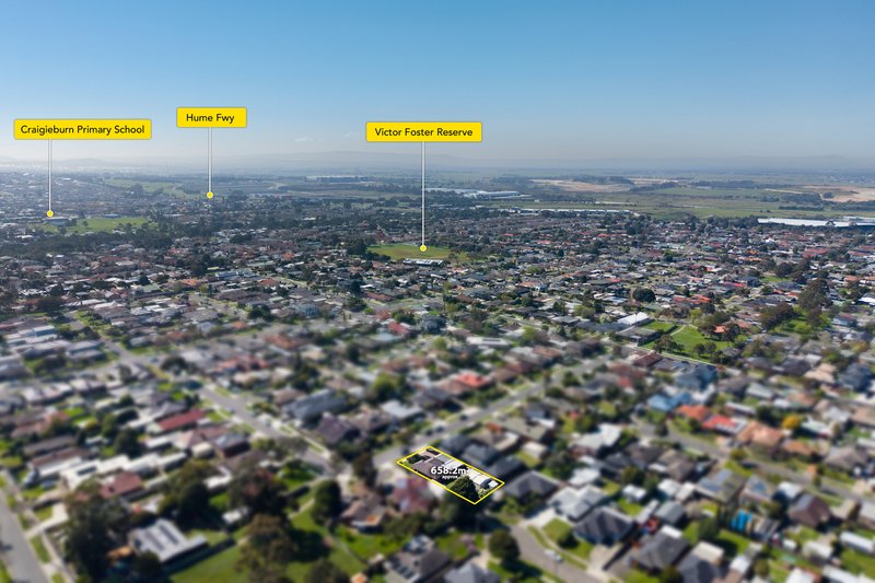 Photo - 19 Beacon Hills Crescent, Craigieburn VIC 3064 - Image 18