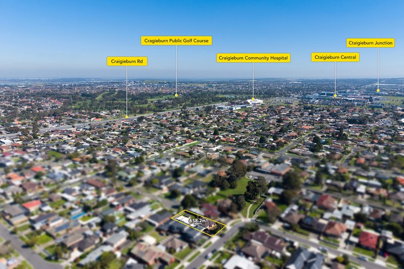 Photo - 19 Beacon Hills Crescent, Craigieburn VIC 3064 - Image 20