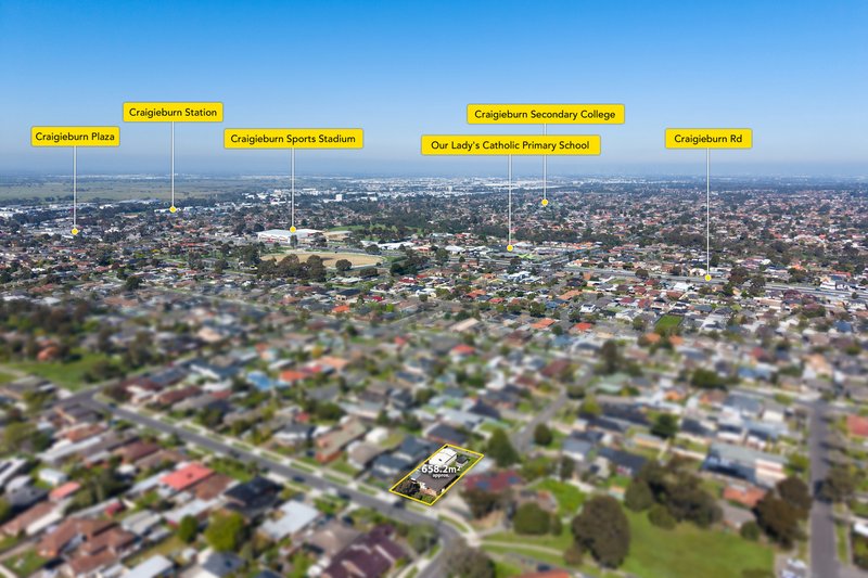Photo - 19 Beacon Hills Crescent, Craigieburn VIC 3064 - Image 21