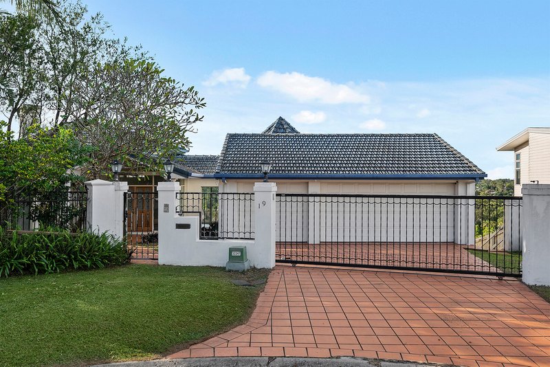 Photo - 19 Becker Place, Mount Ommaney QLD 4074 - Image 3