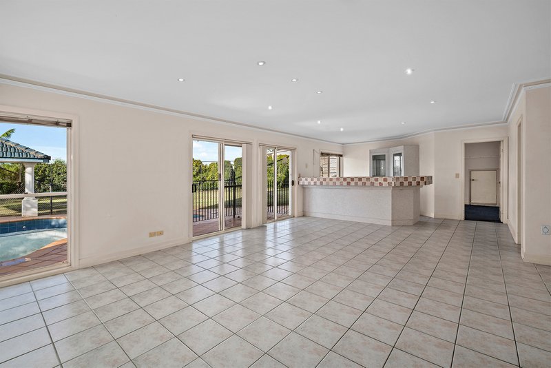 Photo - 19 Becker Place, Mount Ommaney QLD 4074 - Image 16